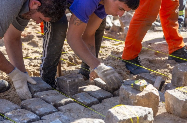 6890f613746d2_715_472!