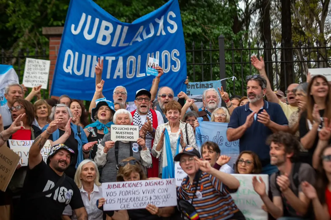 El Padre Paco acompañó a los jubilados en Olivos
