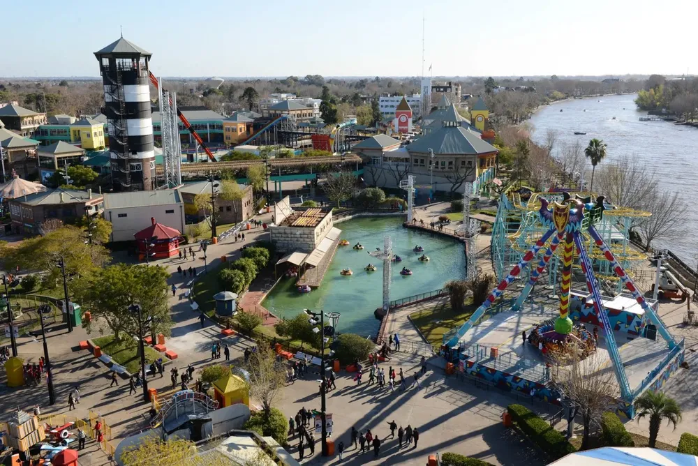 El Gobierno desafectó del uso ferroviario el predio donde funciona el Parque de la Costa en Tigre