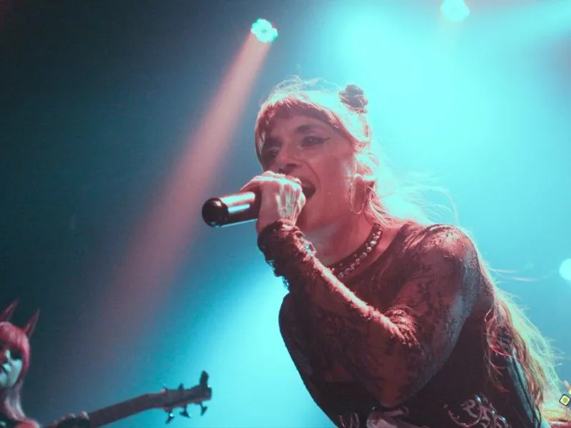 Sara Hebe y Grupo Anaconda una fiesta de música urbana y cumbia en Tigre