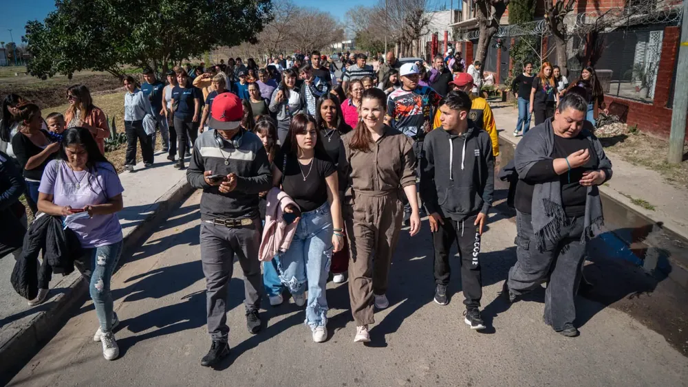 Mariel Fernández recorrió nuevas obras en Moreno en el barrio Satélite