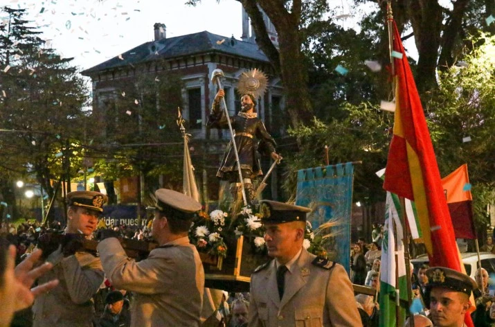 681a973259d0f_715_472!