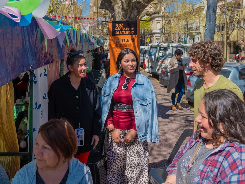 Juan Andreotti recorrió el Encuentro Nacional de Artesanos en San Fernando