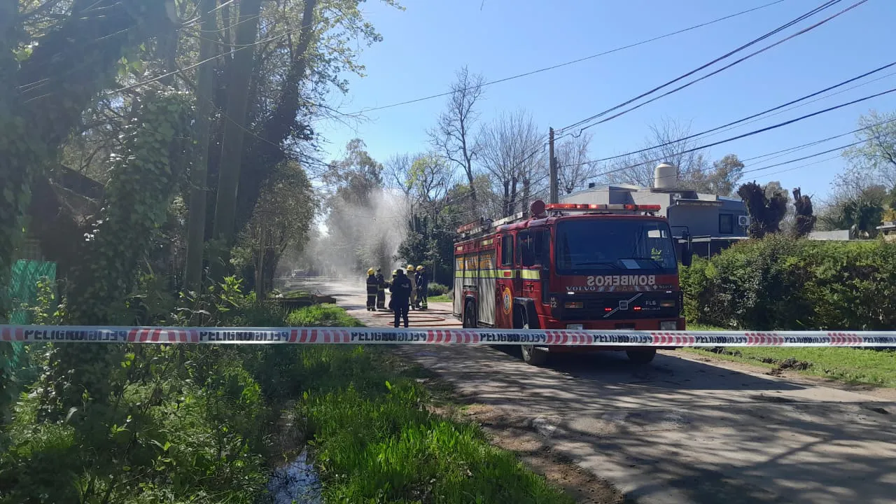 Escape de gas en Escobar una retroexcavadora rompió un caño que se encontraba a pocos centímetros de profundidad