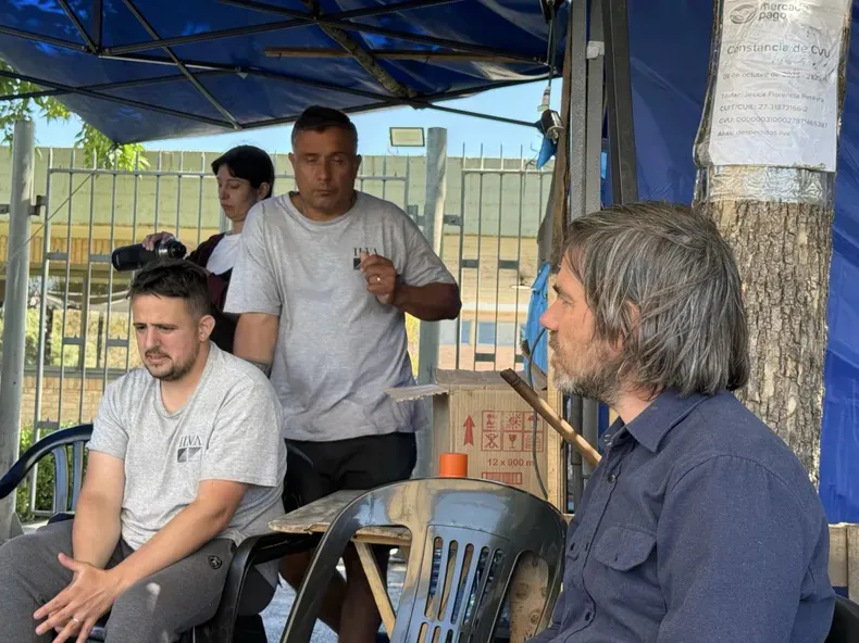 Del Caño recorrió Pilar y apuntó al ajuste “La izquierda siempre está del lado de las luchas obreras”