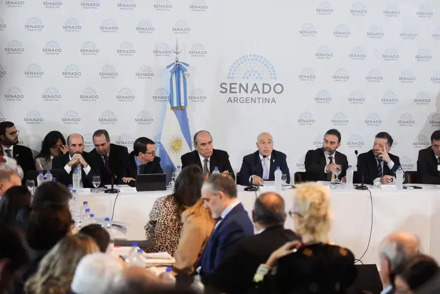 NOTA 1 DISPUTAS POR SENADORES