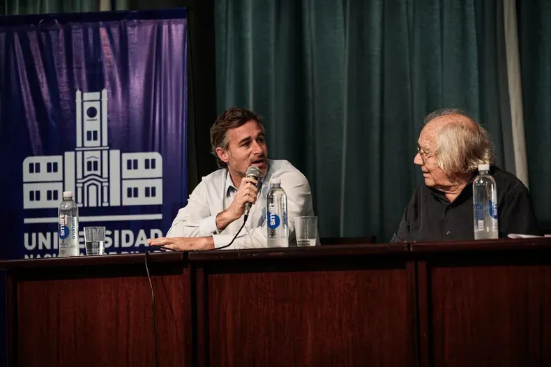 Achával y Pérez Esquivel dialogaron con estudiantes en la Universidad de Pilar memoria a 45 años del Nobel
