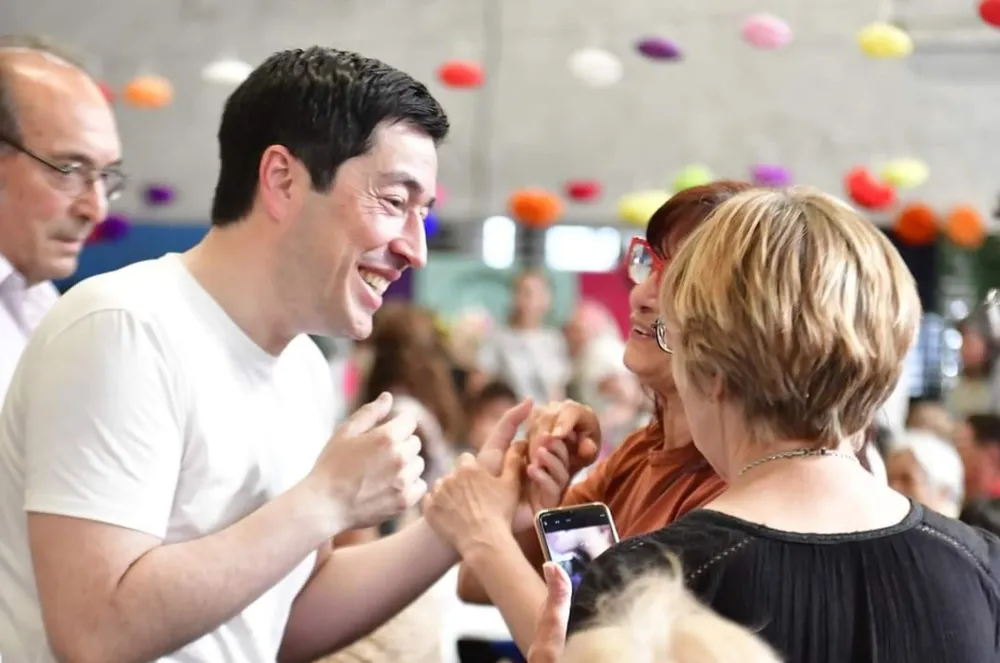 rliBxOqR2eBU9eFrFfZW