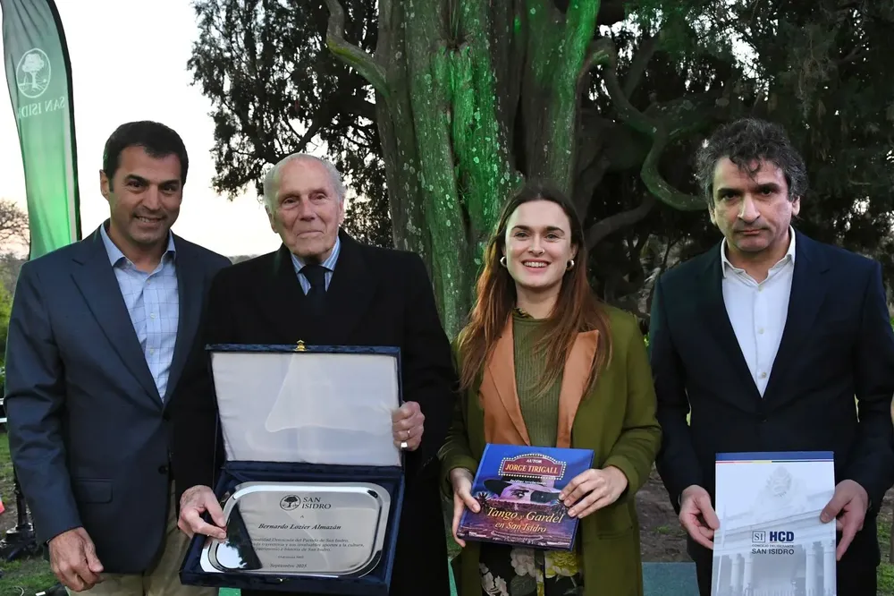 San Isidro homenajeó a Lito Vitale y Bernardo Lozier Almazán como personalidades destacadas del distrito