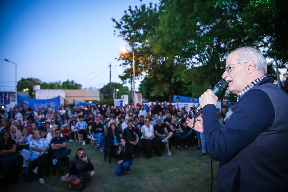 Taiana desembarcó en San Miguel junto a Juanjo Castro, y llamó a “cambiar este presente tan duro para la mayoría”