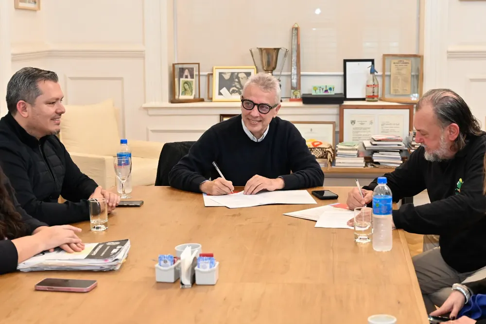 El Municipio y la empresa Big Trees firmaron un convenio para impulsar acciones sociales y ambientales