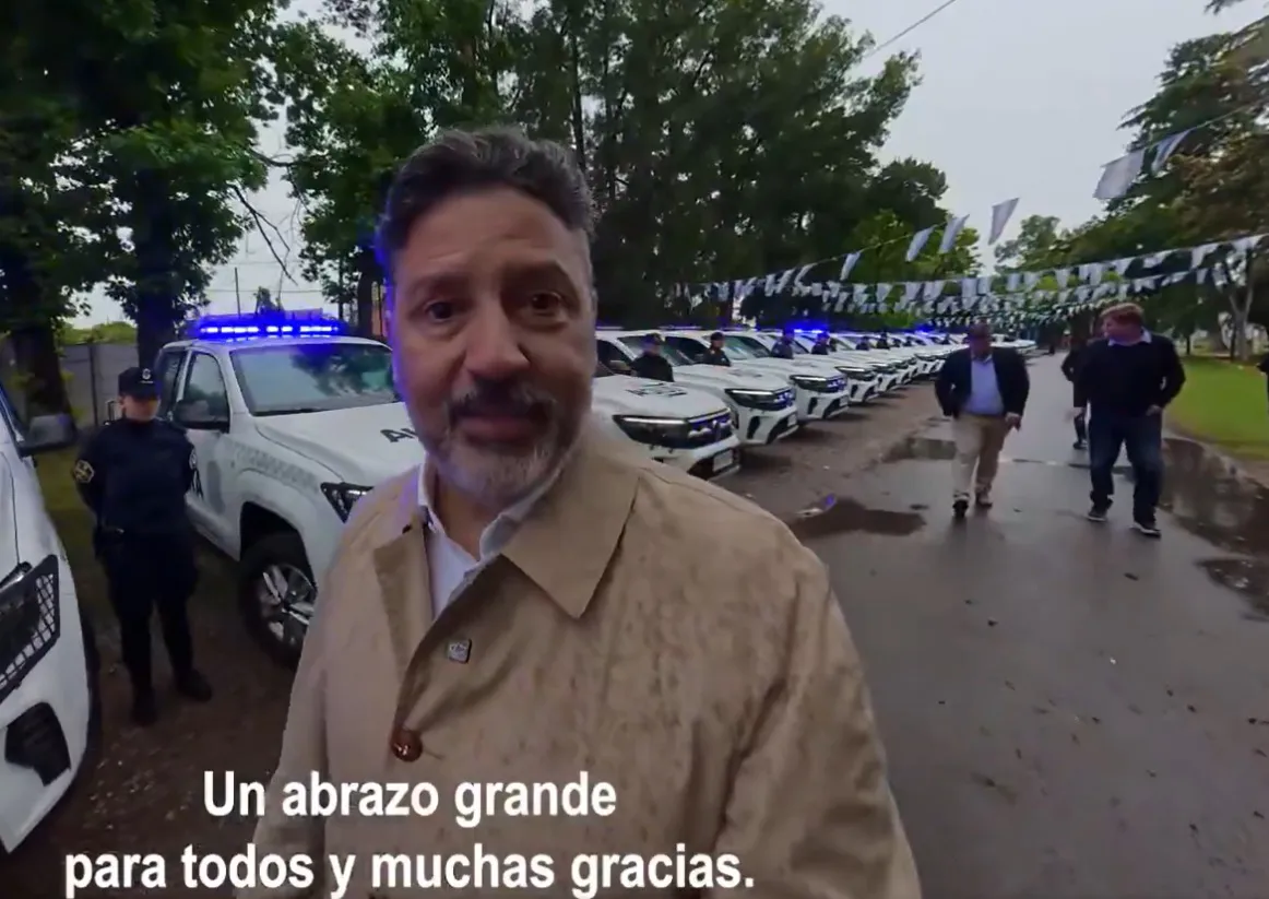 Grabando como influencer y con guiños a Kicillof, Menéndez puso el foco en seguridad