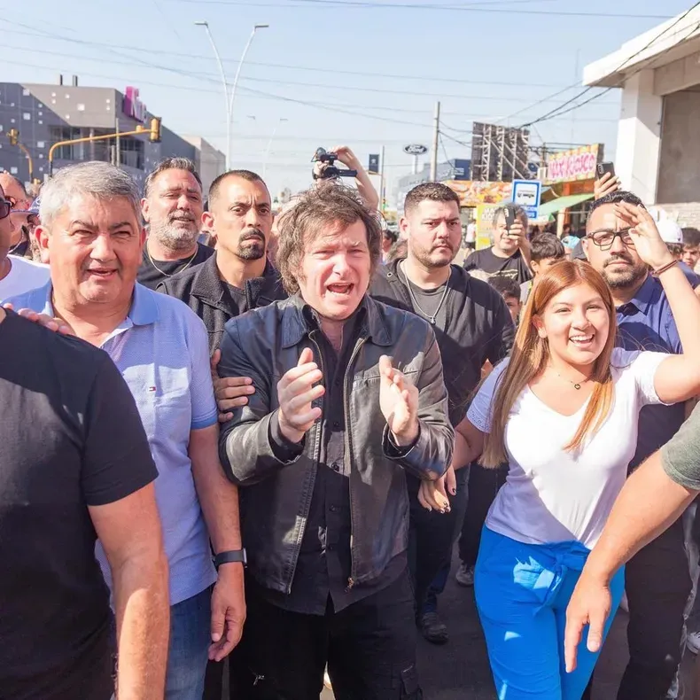 Sin caravanas, La Libertad Avanza cerrará la campaña bonaerense bajo techo